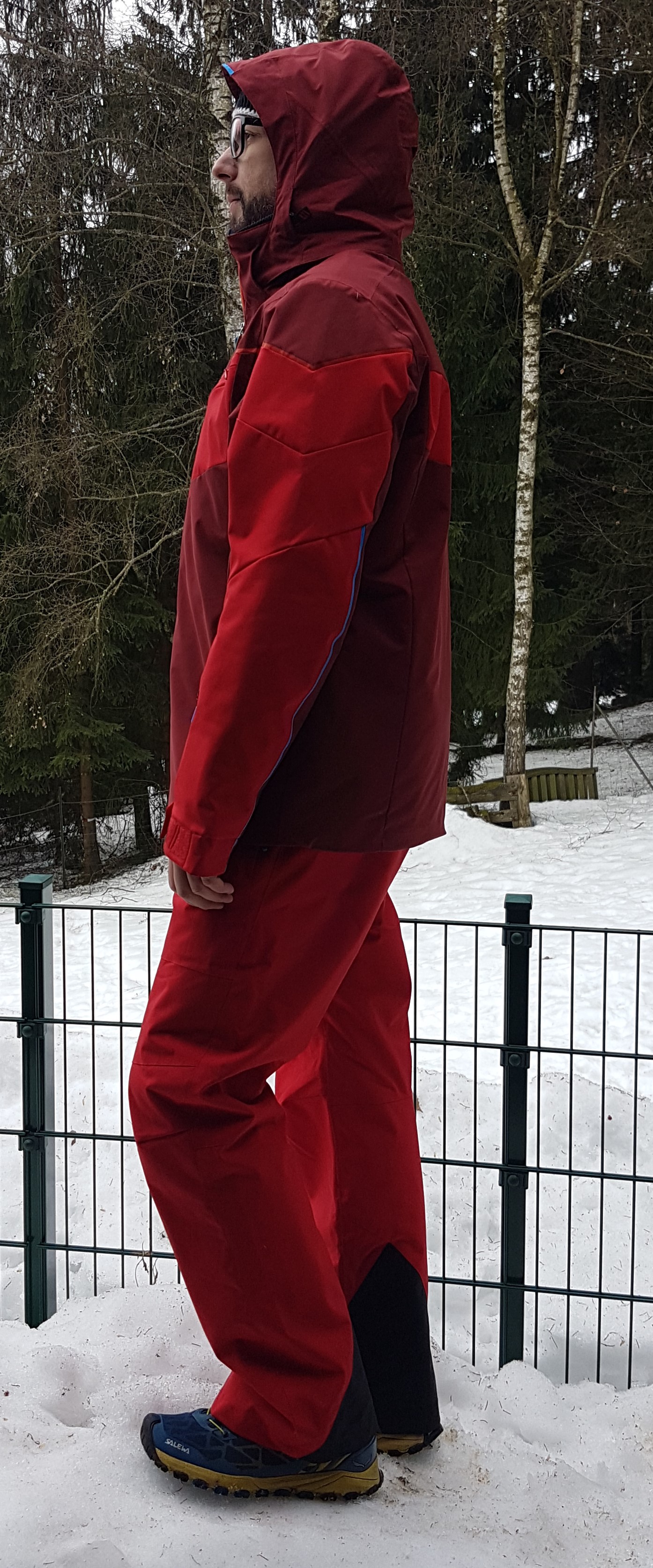 Kapuze von der Seite