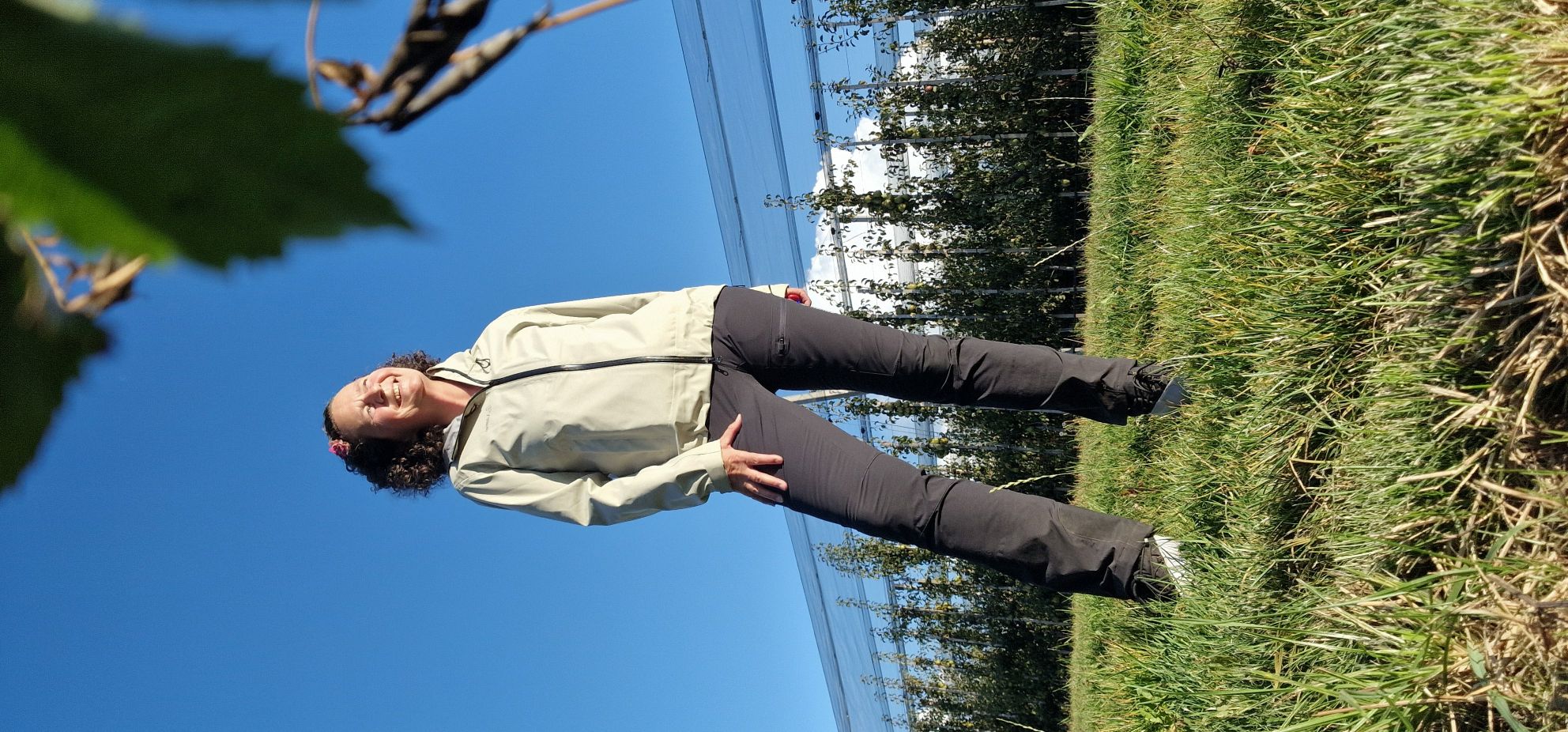 Ich habe die Jacke in Größe L erhalten. Bei 180cm Körpergröße war das die richtige Wahl.