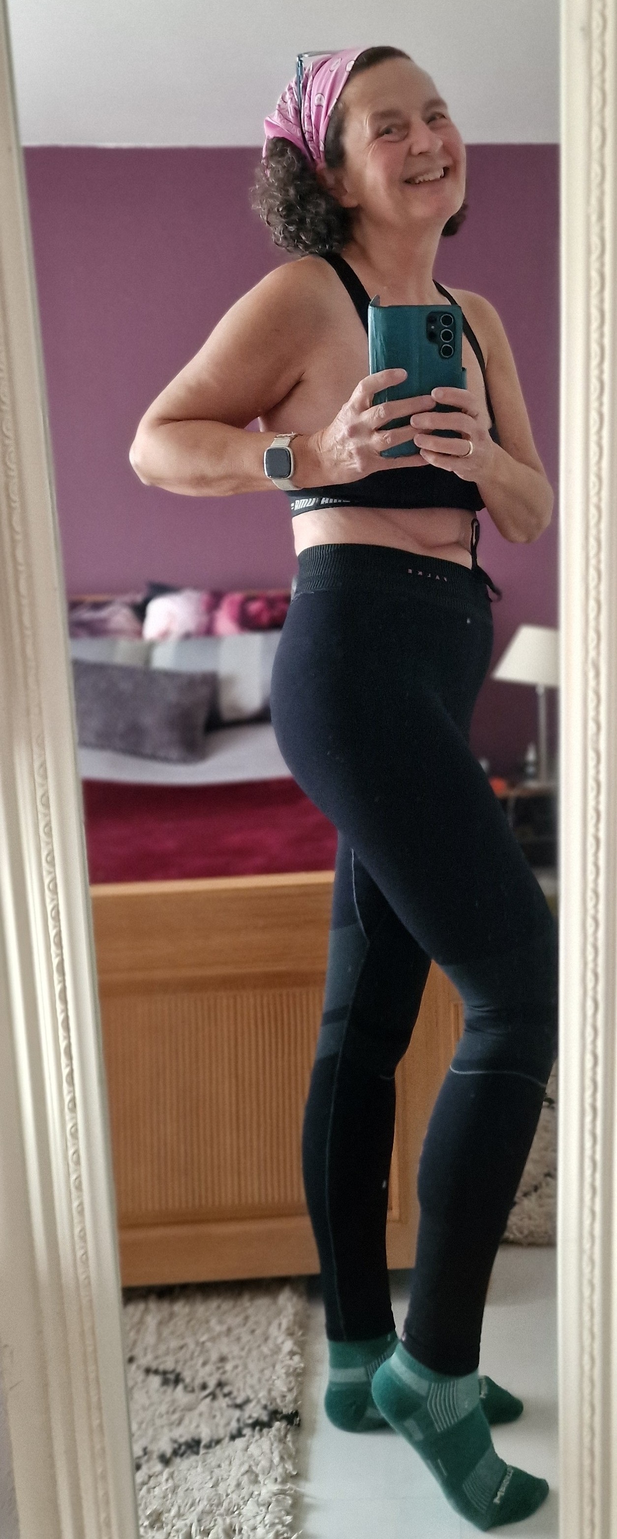 Besonders gut gefällt mir der High Waist Bund. Er sitz perfekt ohne einzuengen.