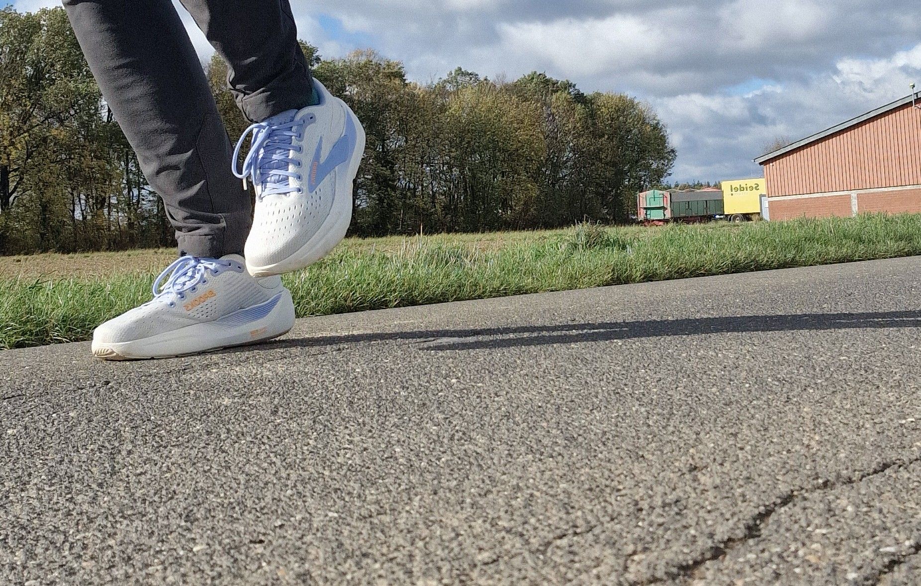 Wer es lieber dunkler mag wird bei Brooksrunning auch fündig
