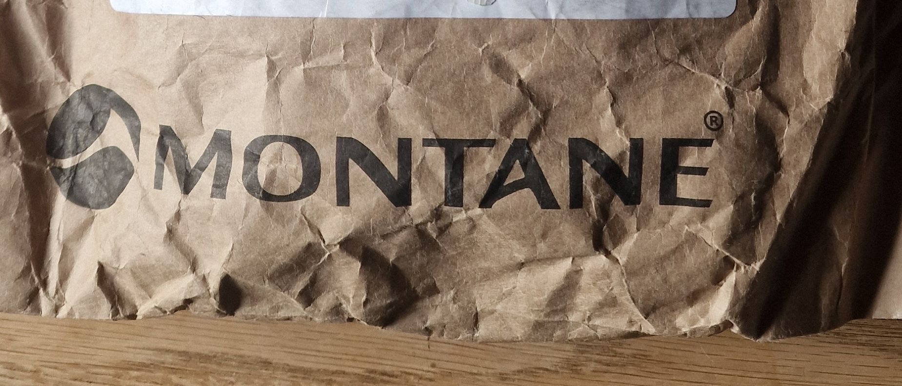 Auch wenn das Paket etwas ramponiert aussah, die Jacke war unversehrt.