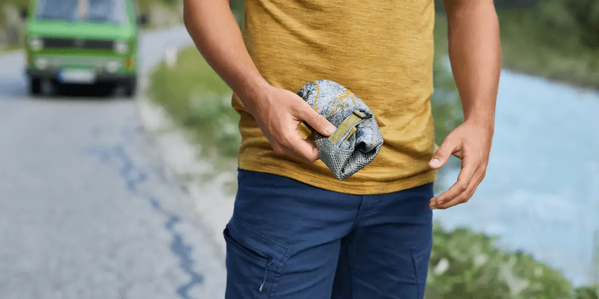  OUTSIDEstories Ratgeber Sonnenschutz beim Camping-Urlaub und auf Reisen, Buff Truckers Cap zusammengefaltet