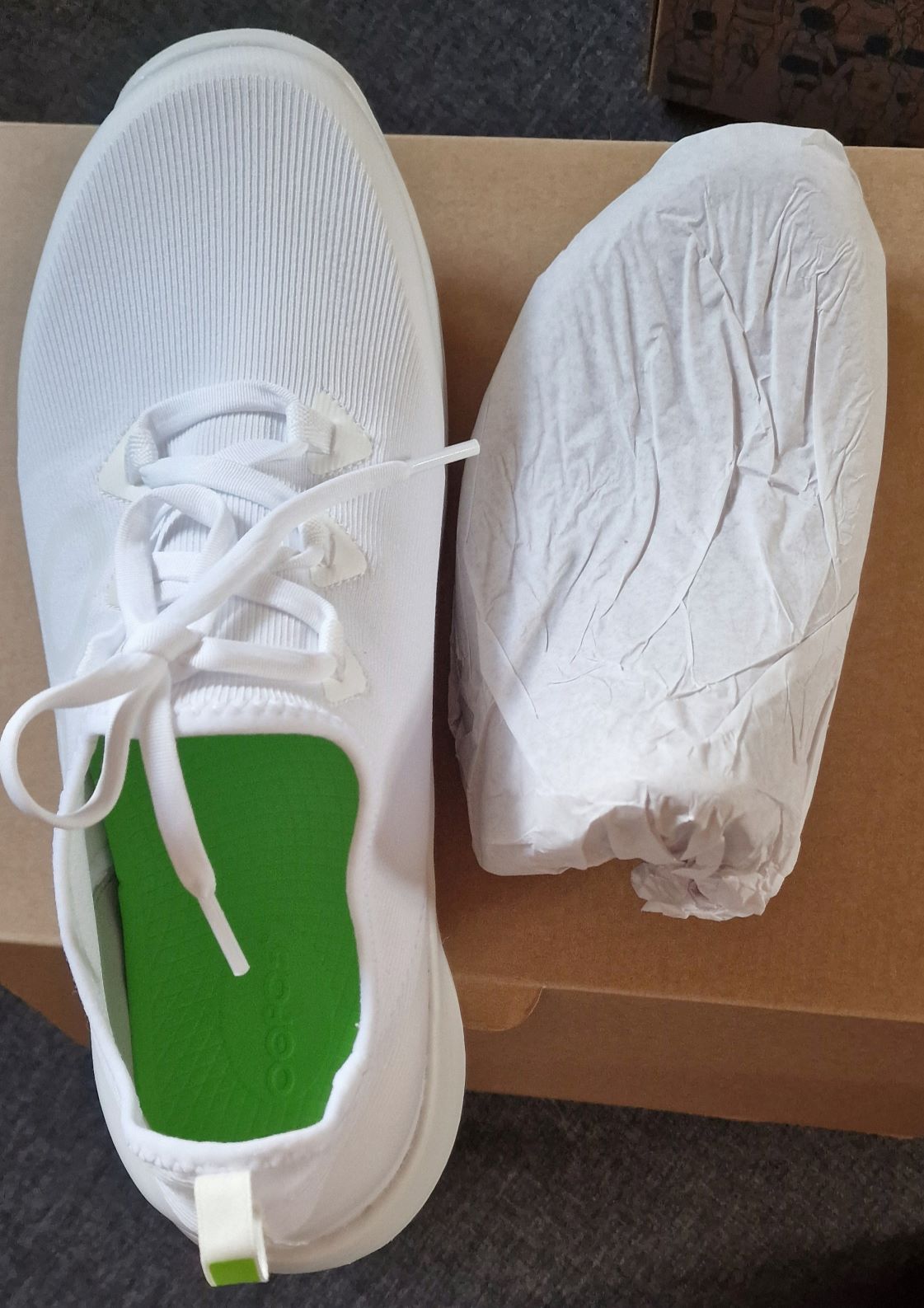 Die Schuhspanner sind aus Pappe und Papier gefertigt und können mehrfach widerverwendet werden
