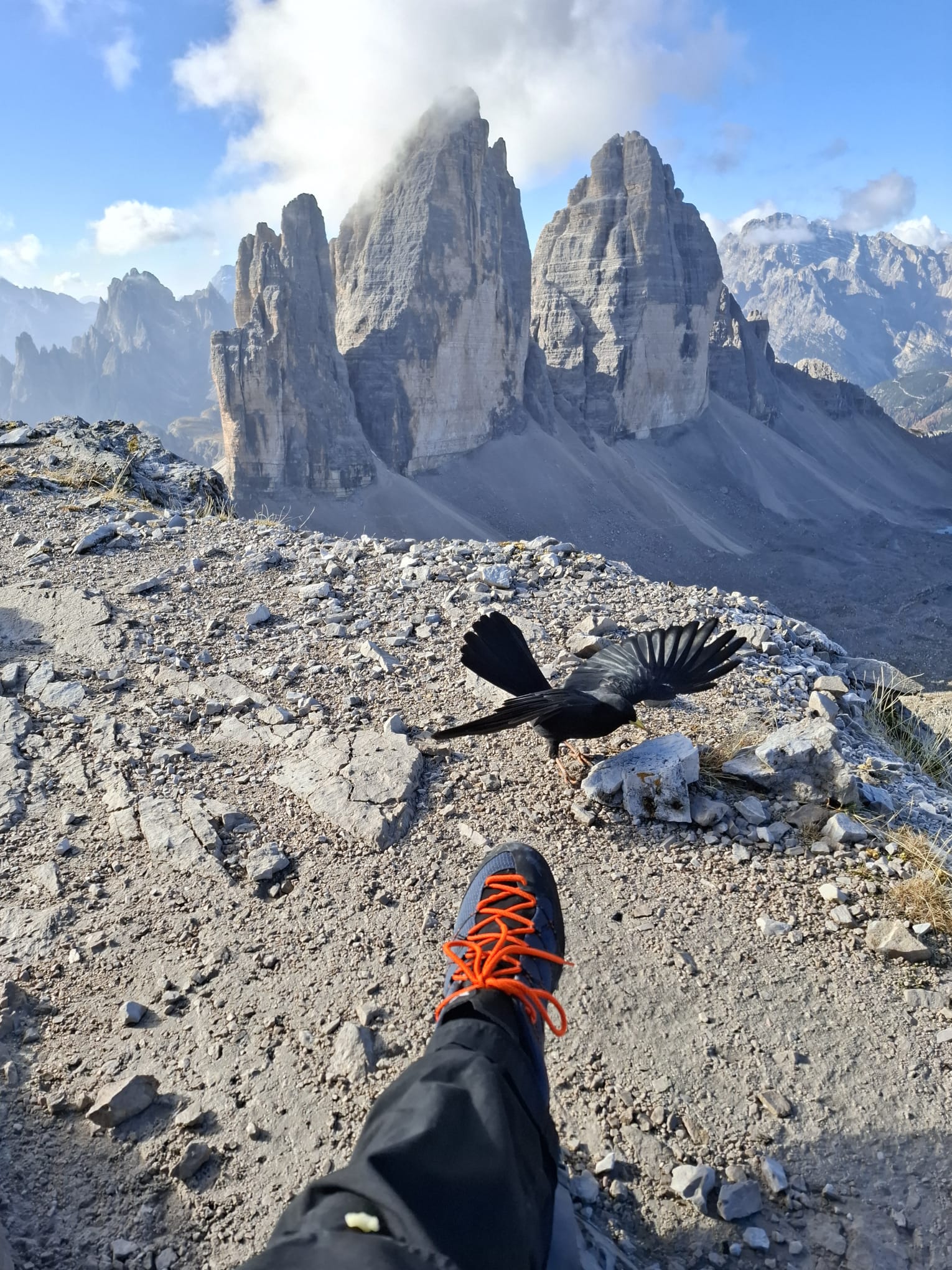 Bild in den Dolomiten von dem Schuh, im Hintergrund die 3 Zinnen