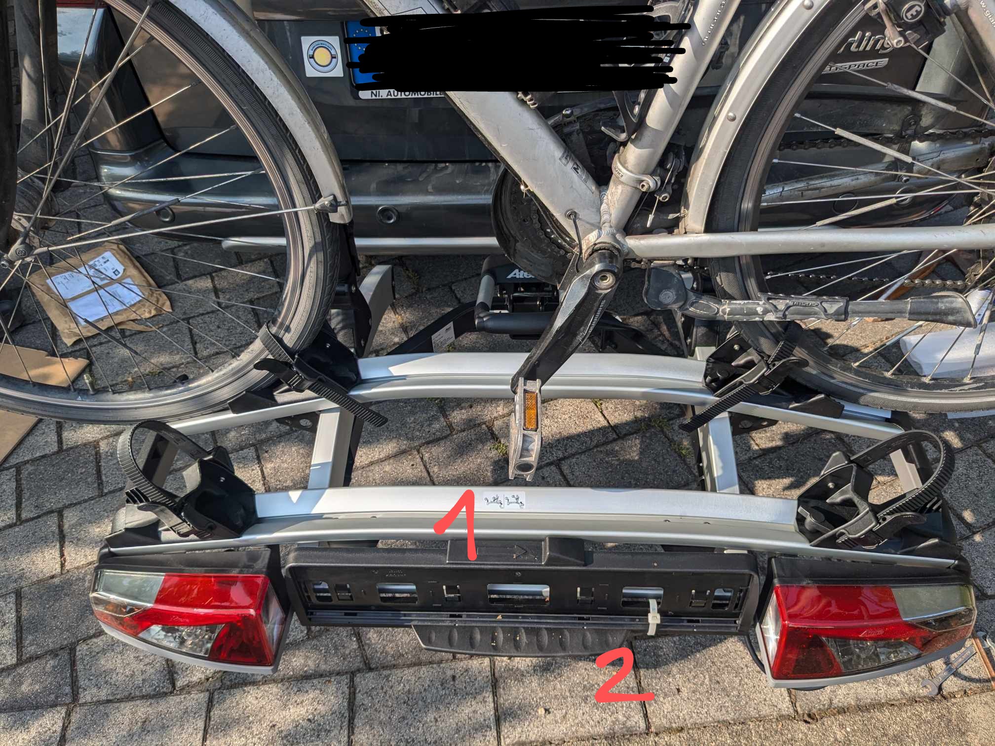 Man sieht die Sicherung und den Hebel