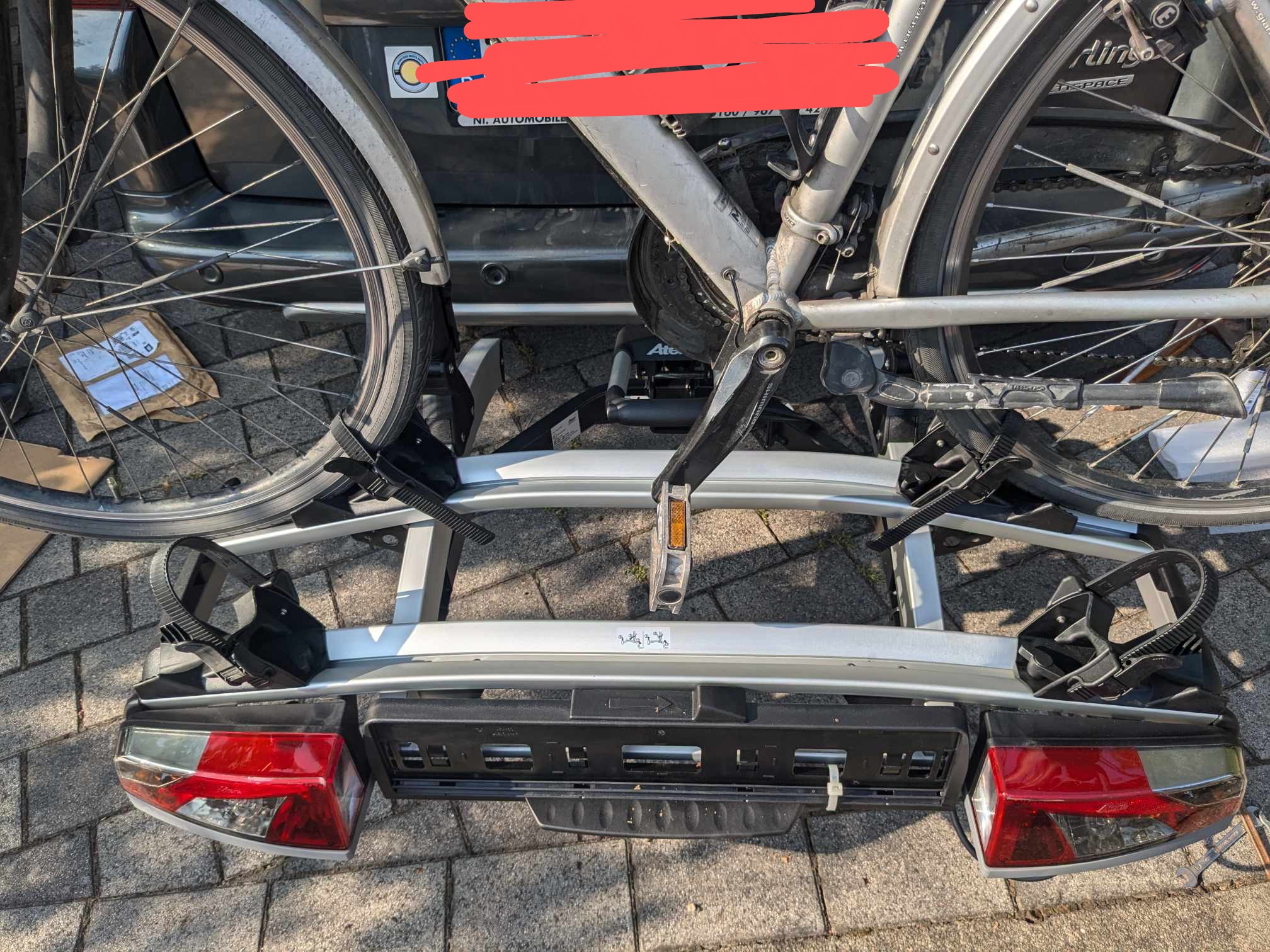 Man sieht ein Rad auf dem Träger mit richtig eingestellten Radschalen 