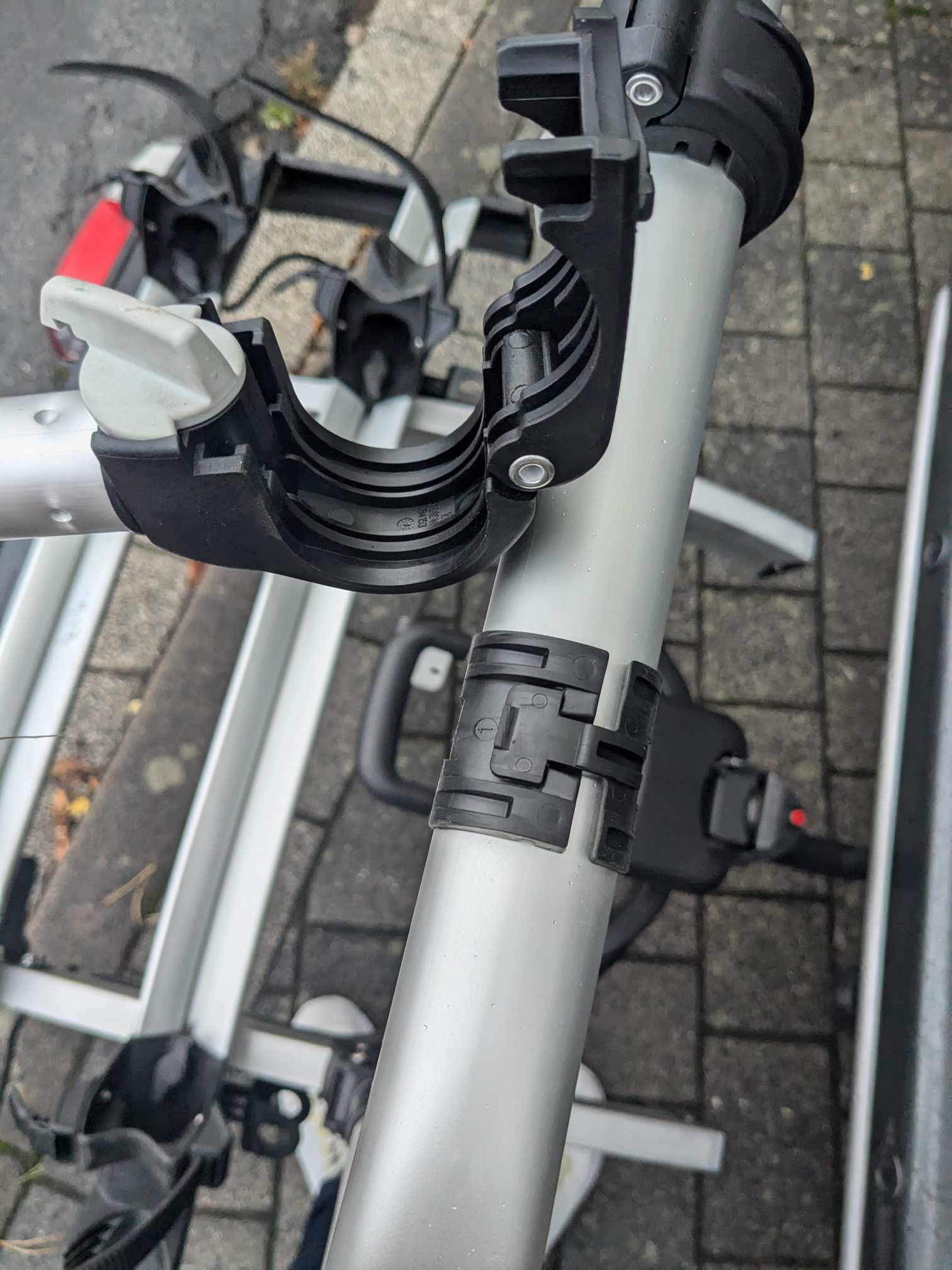 Man sieht das Unterleggummi 