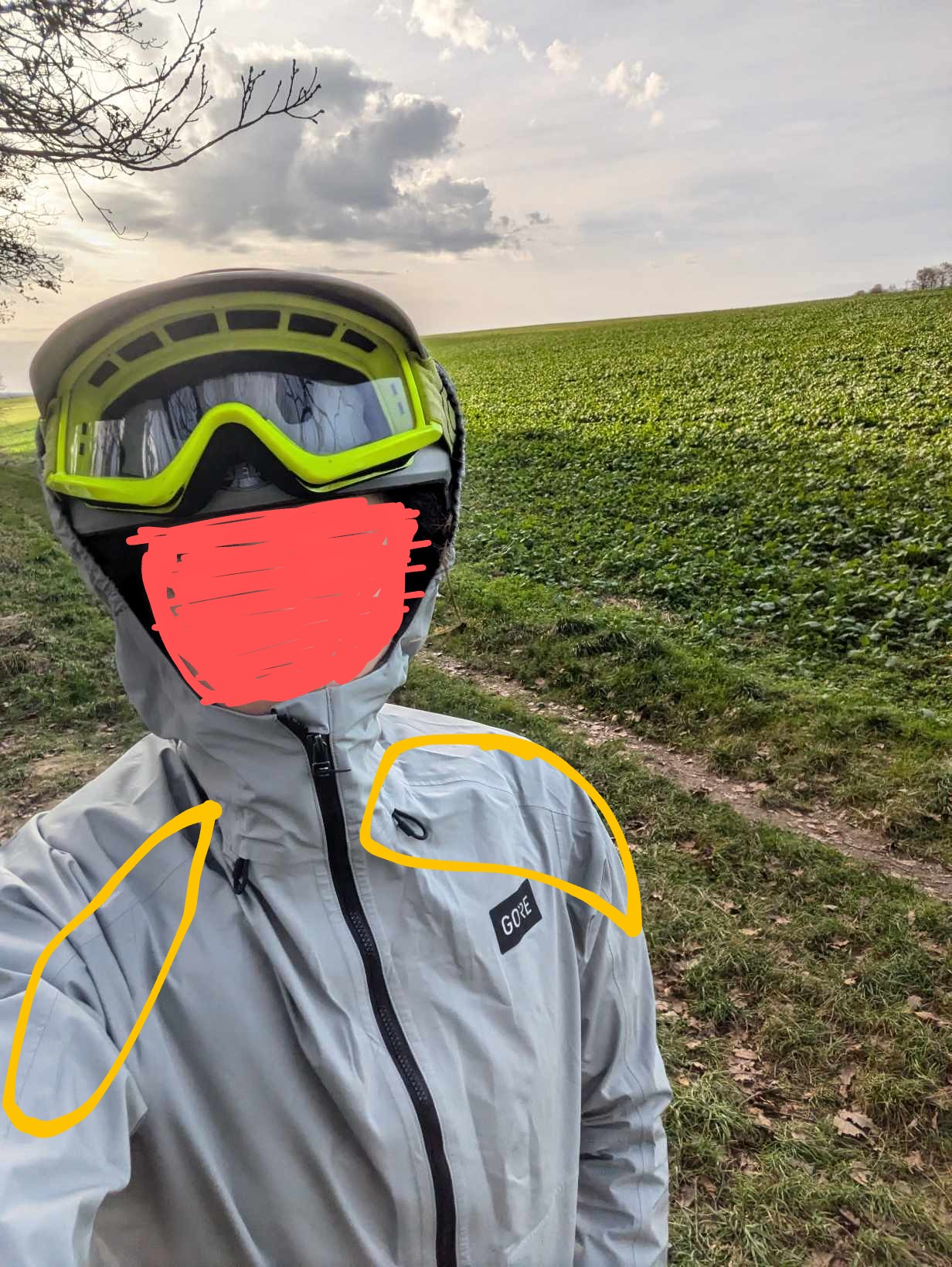 Man sieht Nähte vorne 