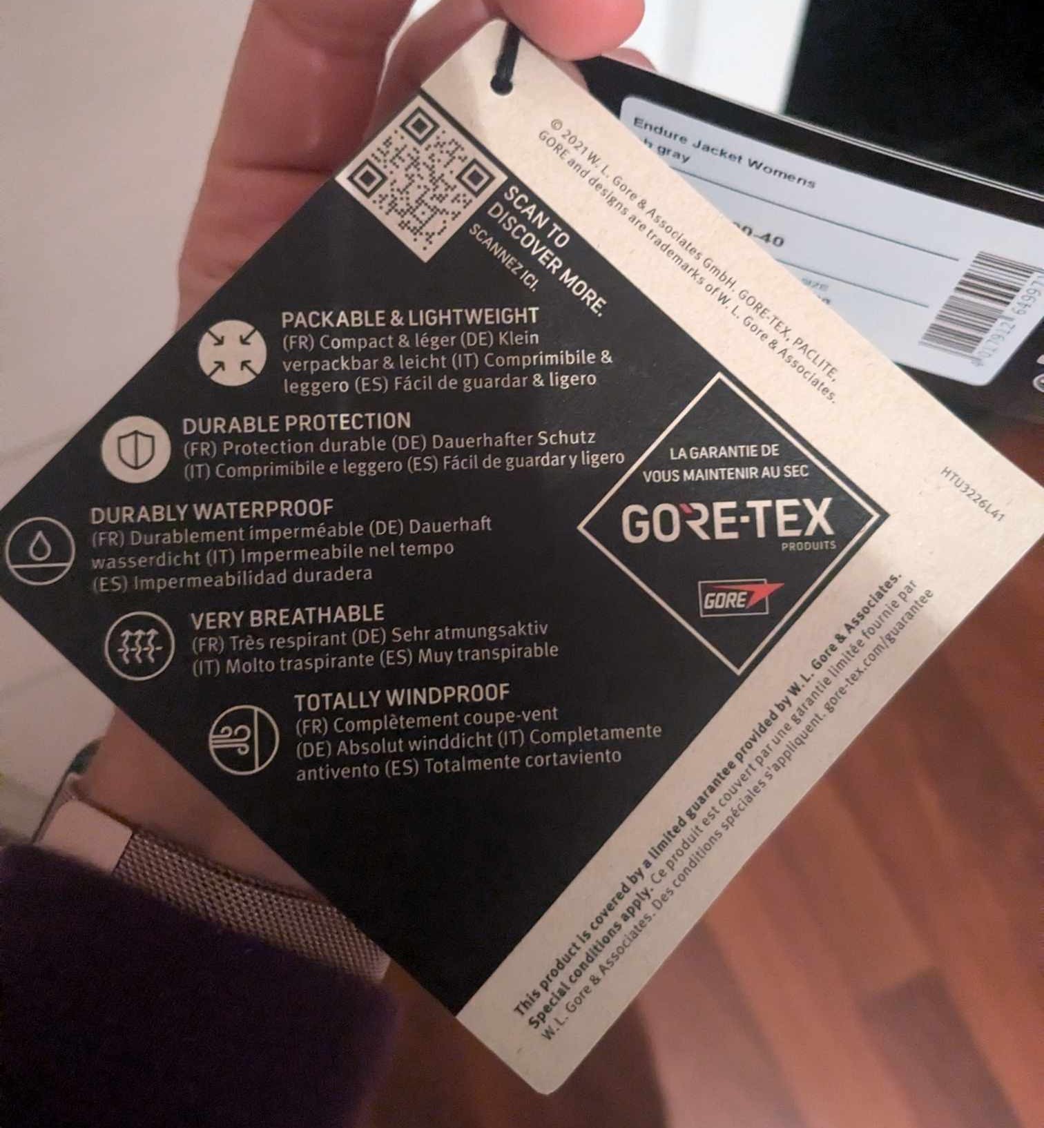 Man sieht das Produktversprechen von GoreTex auf dem Etikett 