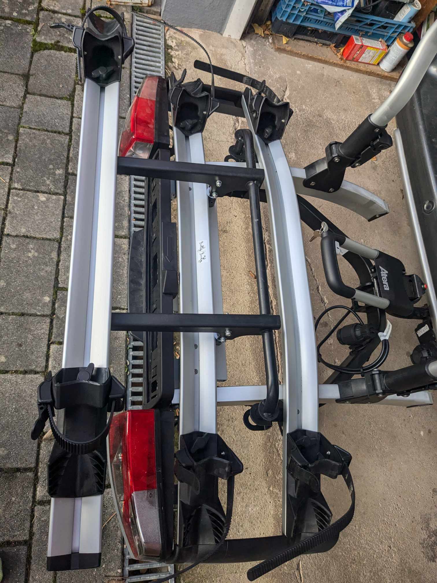Man sieht die Erweiterung am Träger montiert 