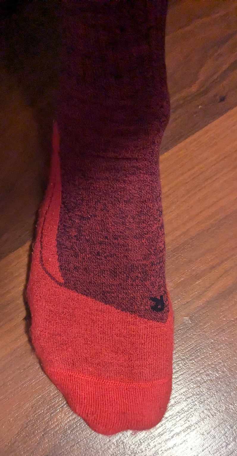 Man sieht die Socken von oben