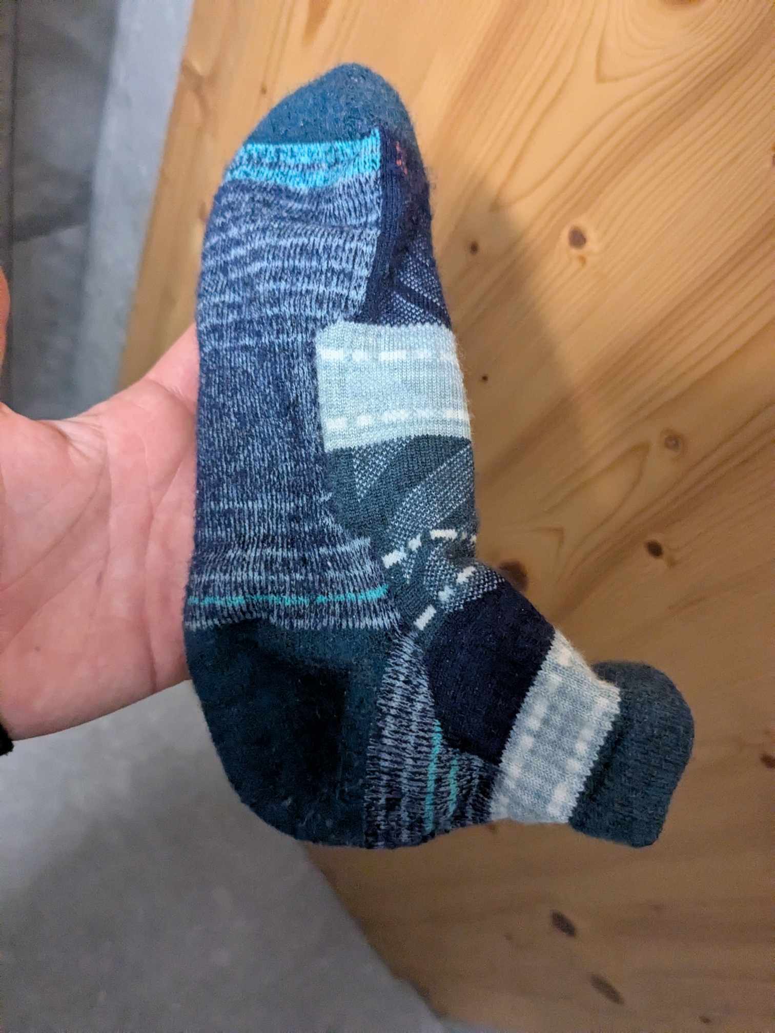 Man sieht, dass keine Nähte am Fuß sind