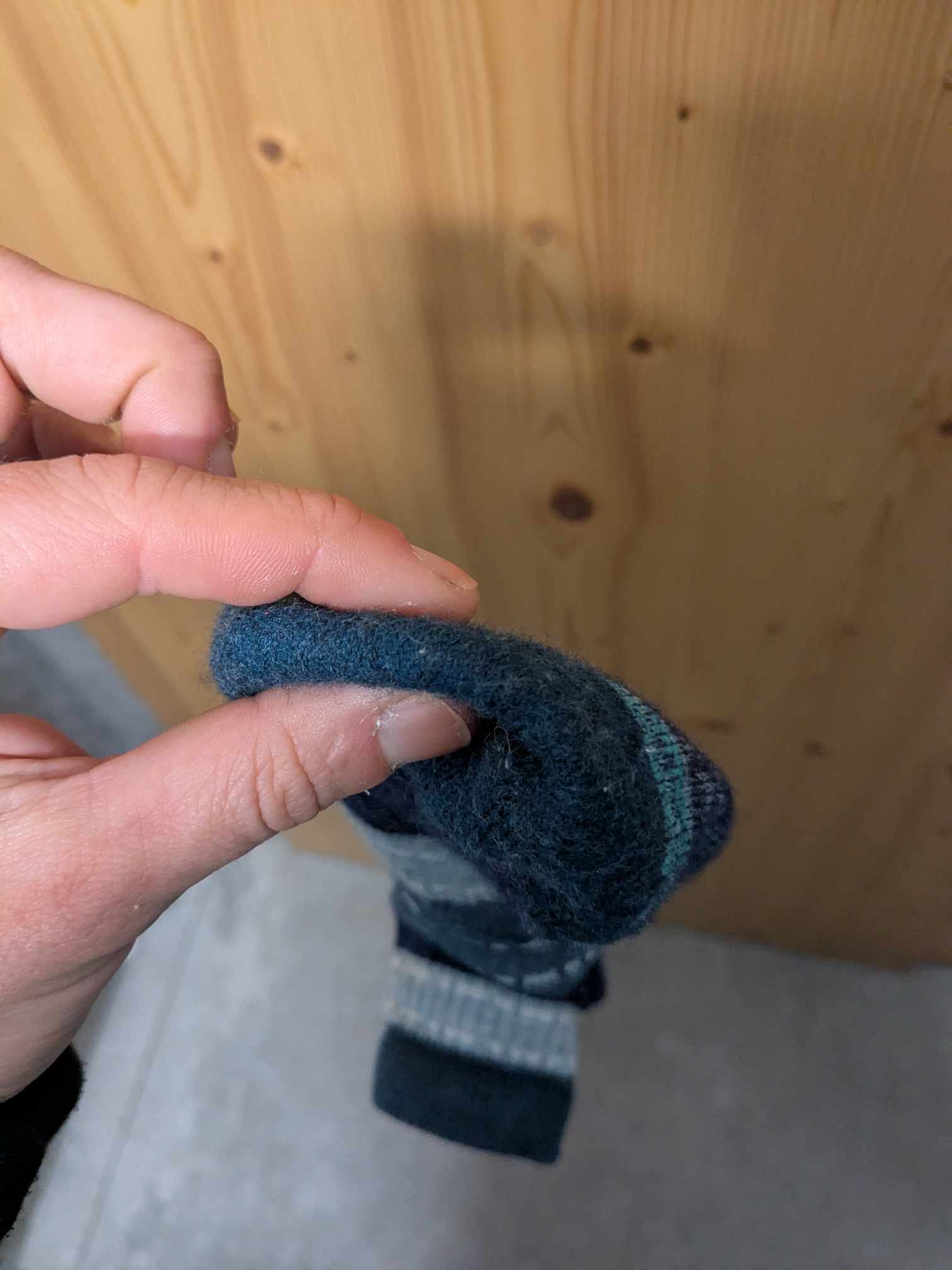 Man sieht, dass die Socke zusammengedrückt im Zehenbereich fast 1cm dick ist