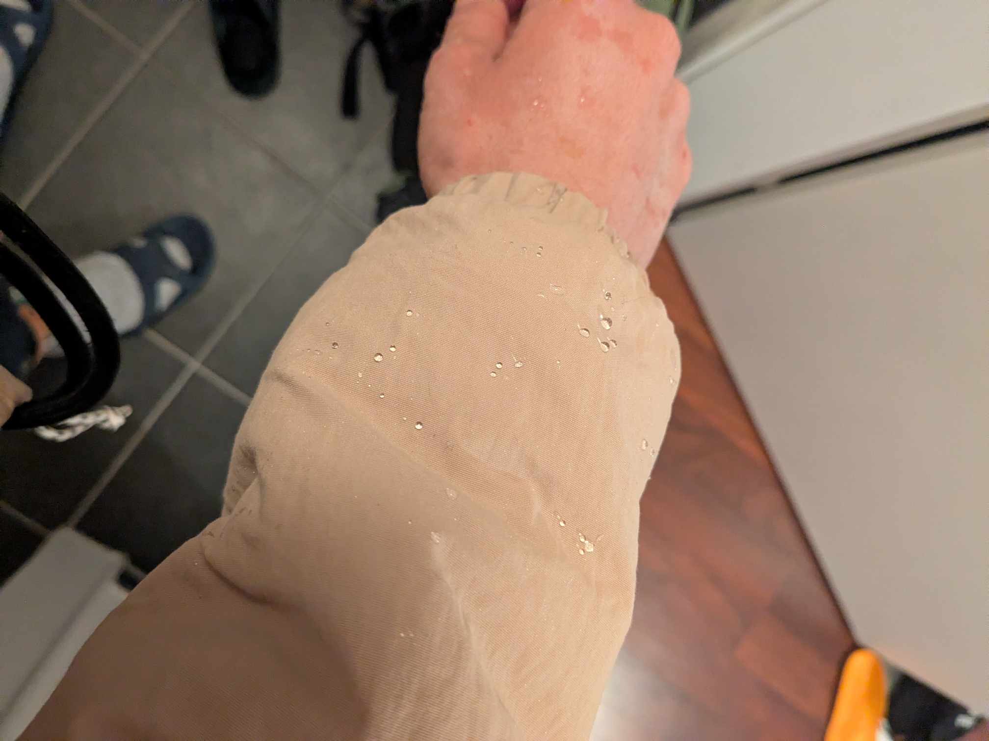 Man sieht regen abperlen