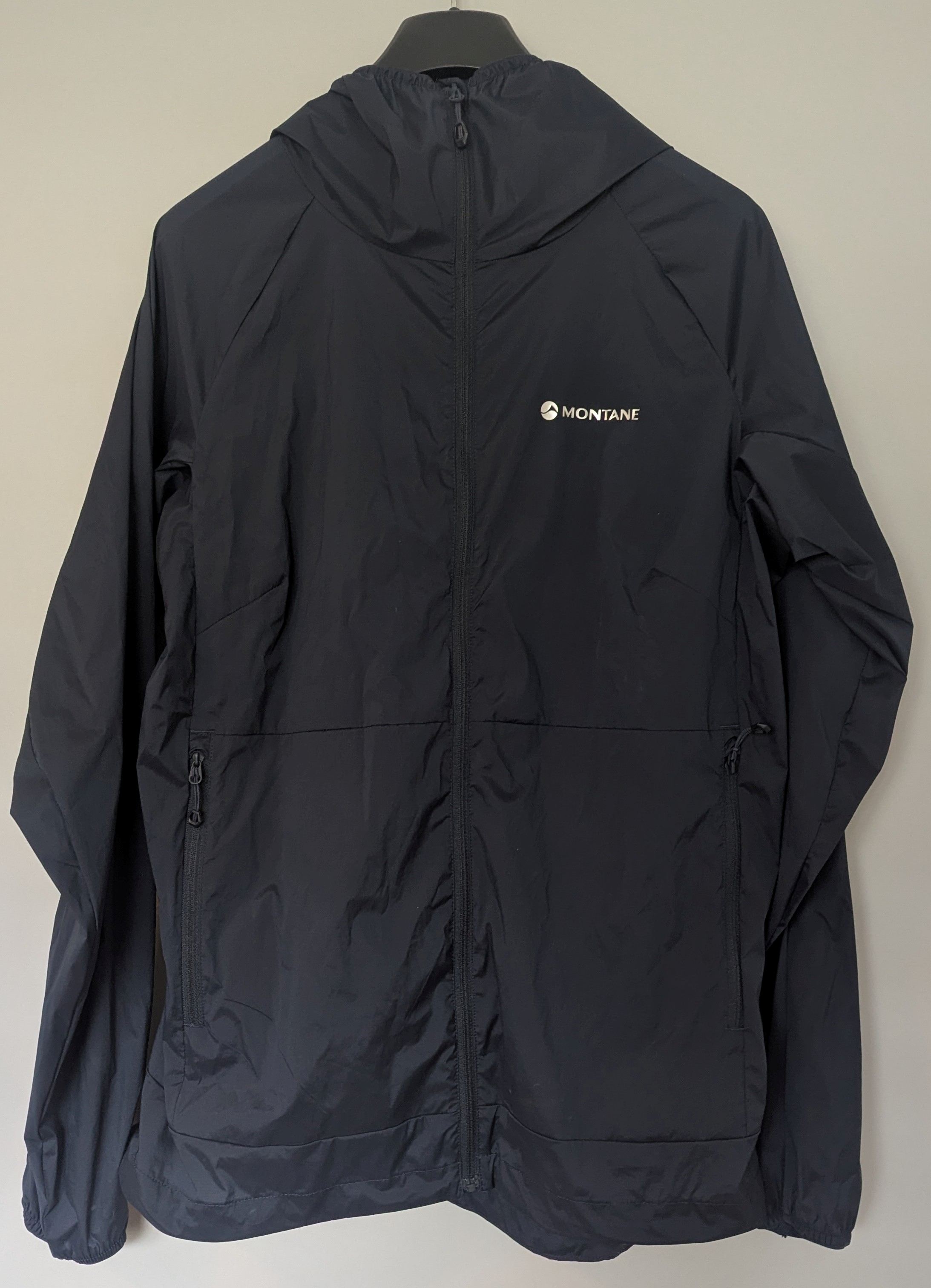 Der kompetente OUTSIDEstories-Test: Die Montane Featherlite Hooded Windproof Jacket