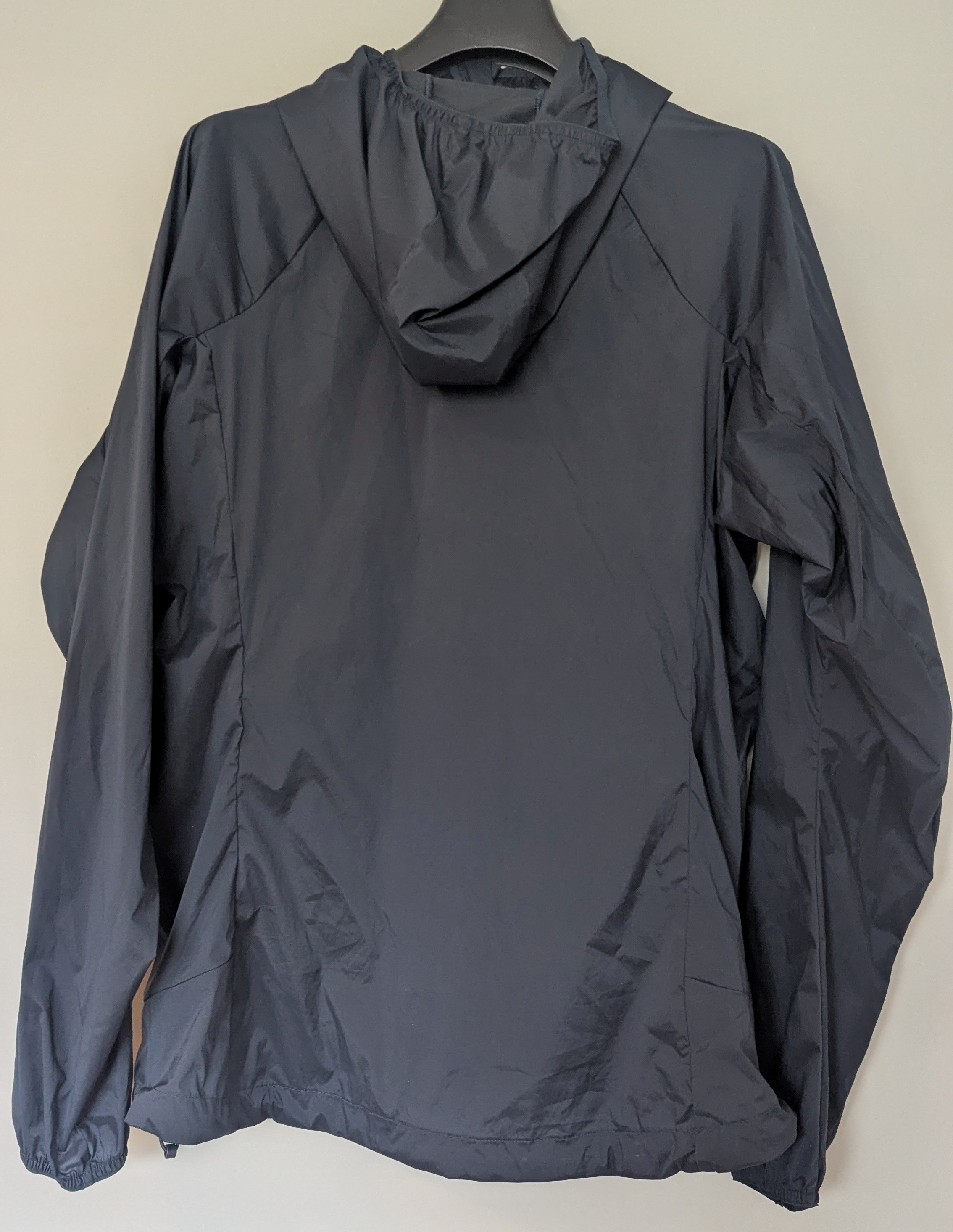 Der kompetente OUTSIDEstories-Test: Die Montane Featherlite Hooded Windproof Jacket
