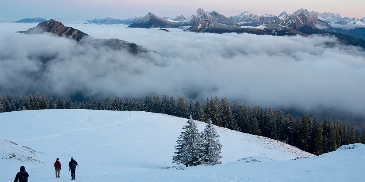 Produkt-Tester TheScout-93 verschneites Bergpanorama