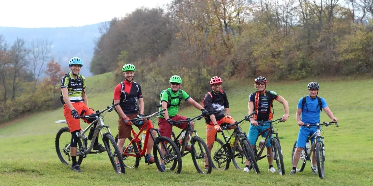 Produkt-Tester_manuel4487_Bikegruppe auf Wiese