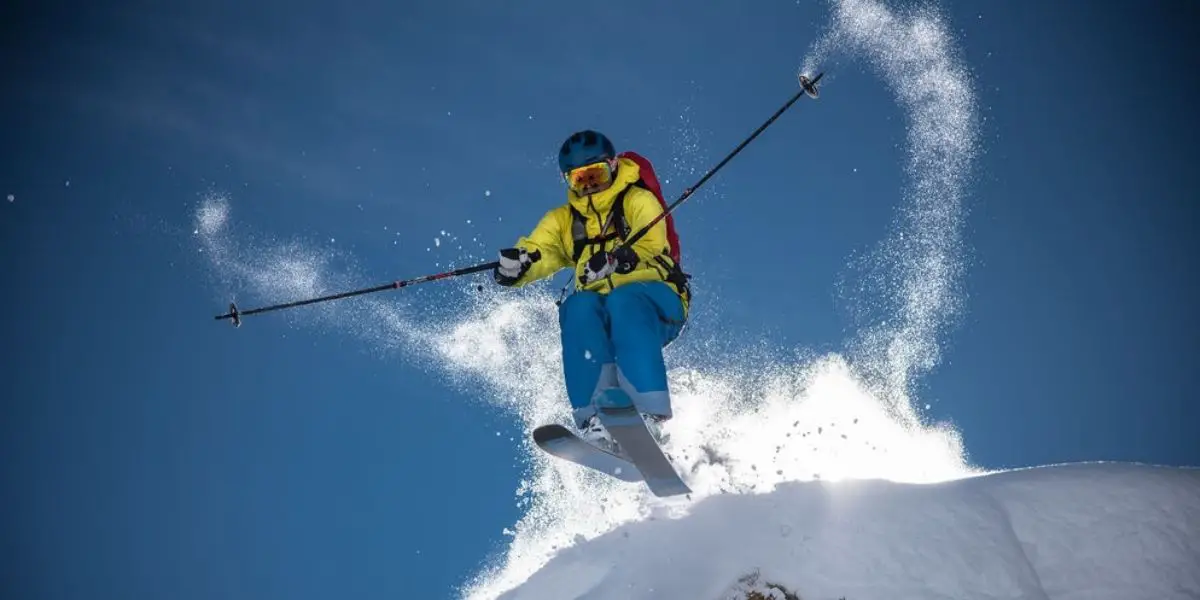ProduktScout_Mr Einsa_Carven am Powderhang im Sonnenschein_2