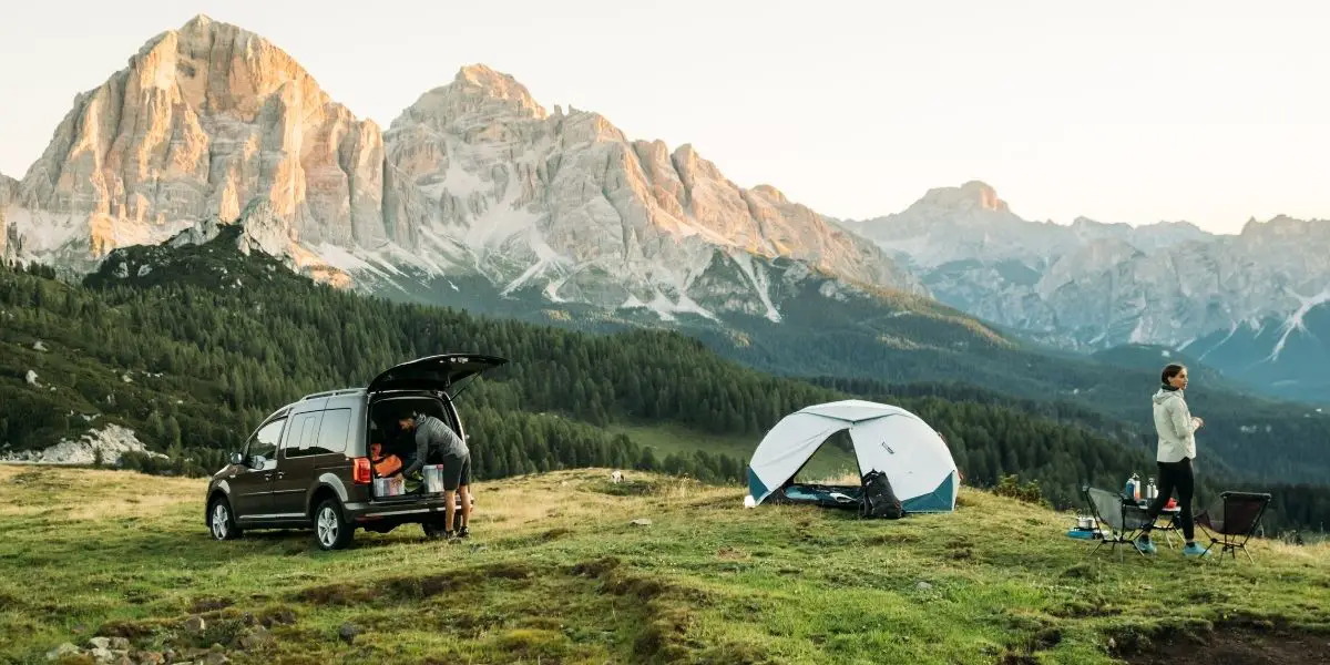Quecha ermöglicht eine komfortable Übernachtung im traumhaften Bergpanorama. Fotocredit: DECATHLON