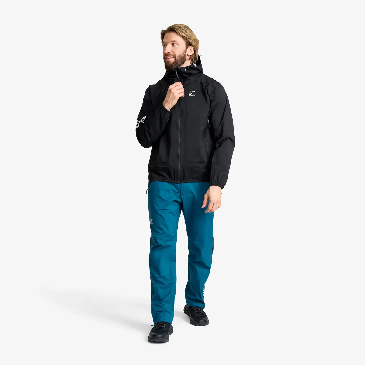 Der kompetente OUTSIDEstories-Test: REVOLUTION RACE Arcade 3L Lightweight Jacket - Hardshelljacke, Herren