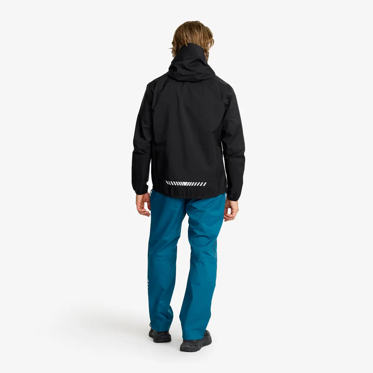 Der kompetente OUTSIDEstories-Test: REVOLUTION RACE Arcade 3L Lightweight Jacket - Hardshelljacke, Herren