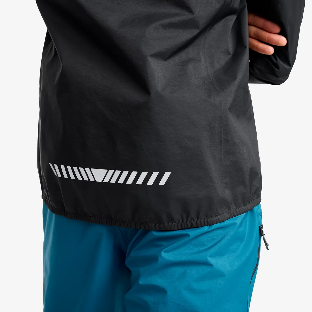 Der kompetente OUTSIDEstories-Test: REVOLUTION RACE Arcade 3L Lightweight Jacket - Hardshelljacke, Herren