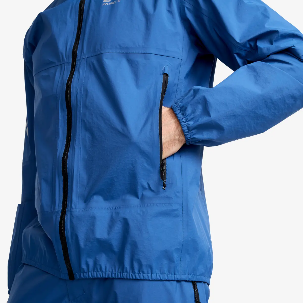 Der kompetente OUTSIDEstories-Test: REVOLUTION RACE Arcade 3L Lightweight Jacket - Hardshelljacke, Herren