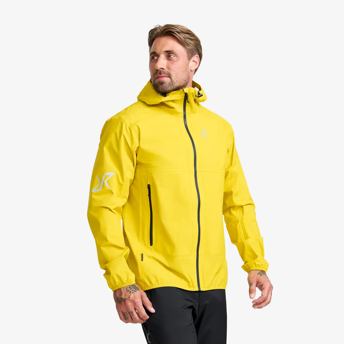 Der kompetente OUTSIDEstories-Test: REVOLUTION RACE Arcade 3L Lightweight Jacket - Hardshelljacke, Herren