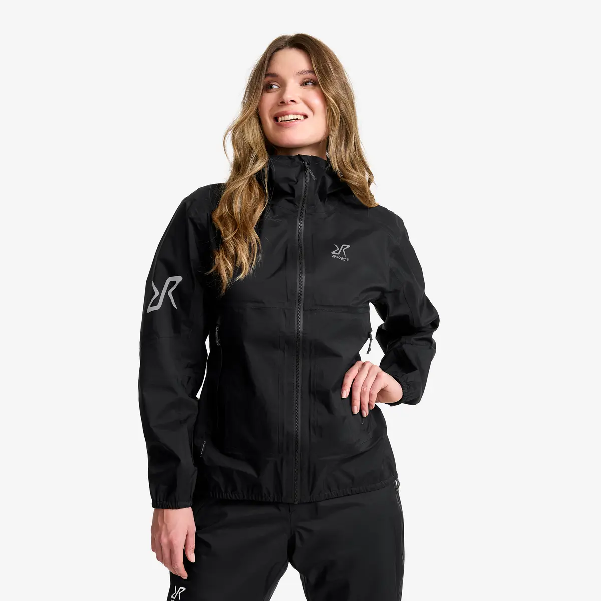 Der kompetente OUTSIDEstories-Test: REVOLUTION RACE Arcade 3L Lightweight Jacket - Hardshelljacke, Herren
