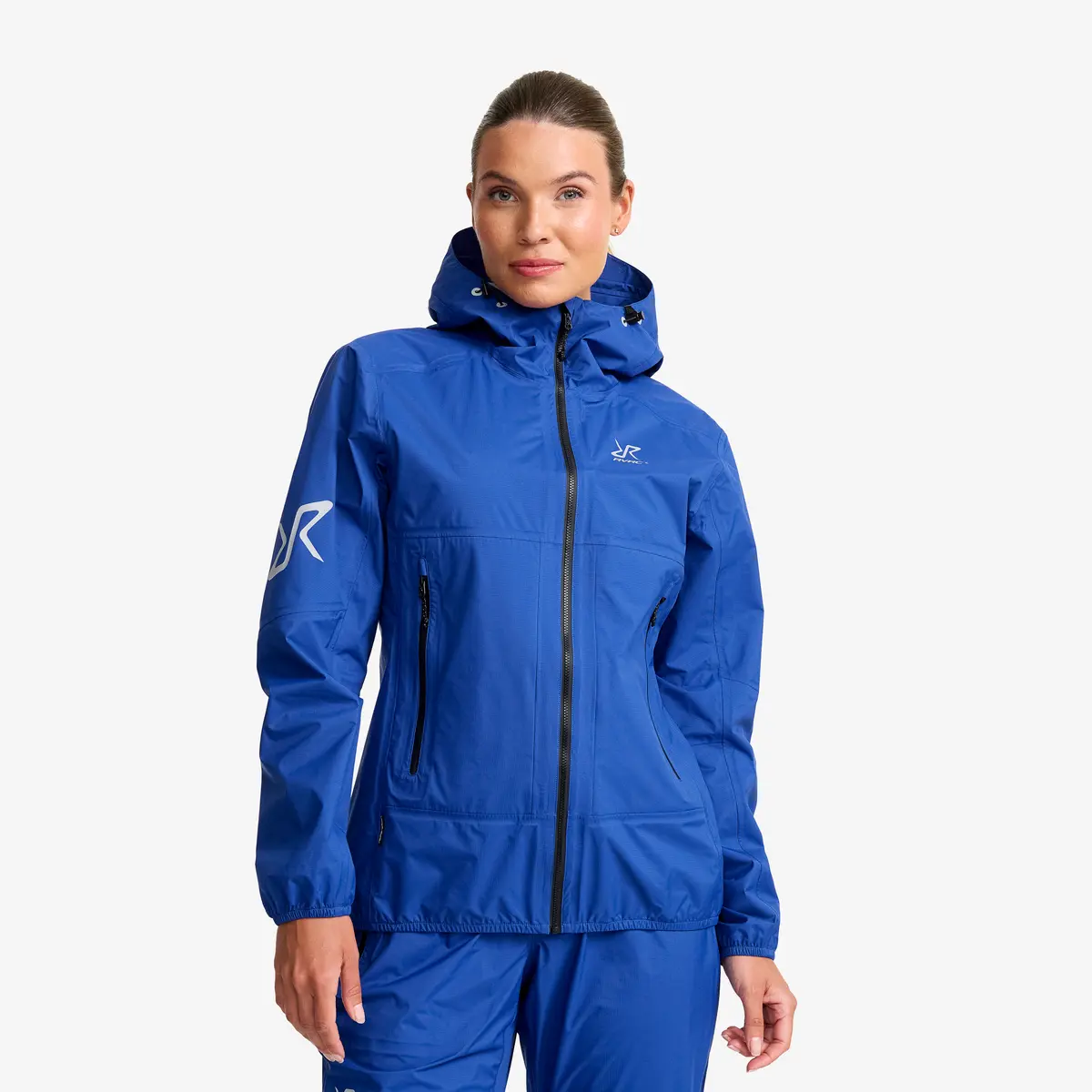 Der kompetente OUTSIDEstories-Test: REVOLUTION RACE Arcade 3L Lightweight Jacket - Hardshelljacke,