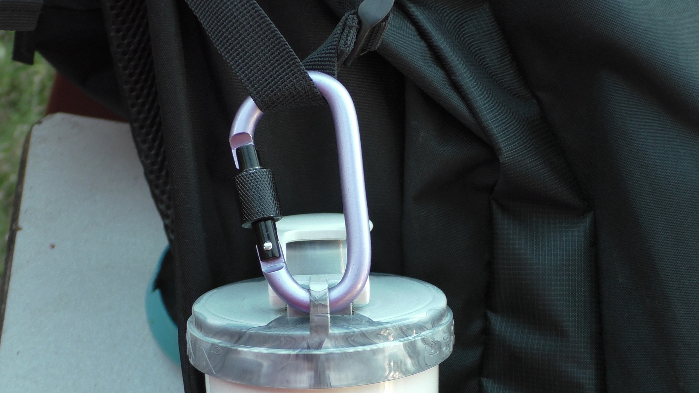 Karabiner am deckel