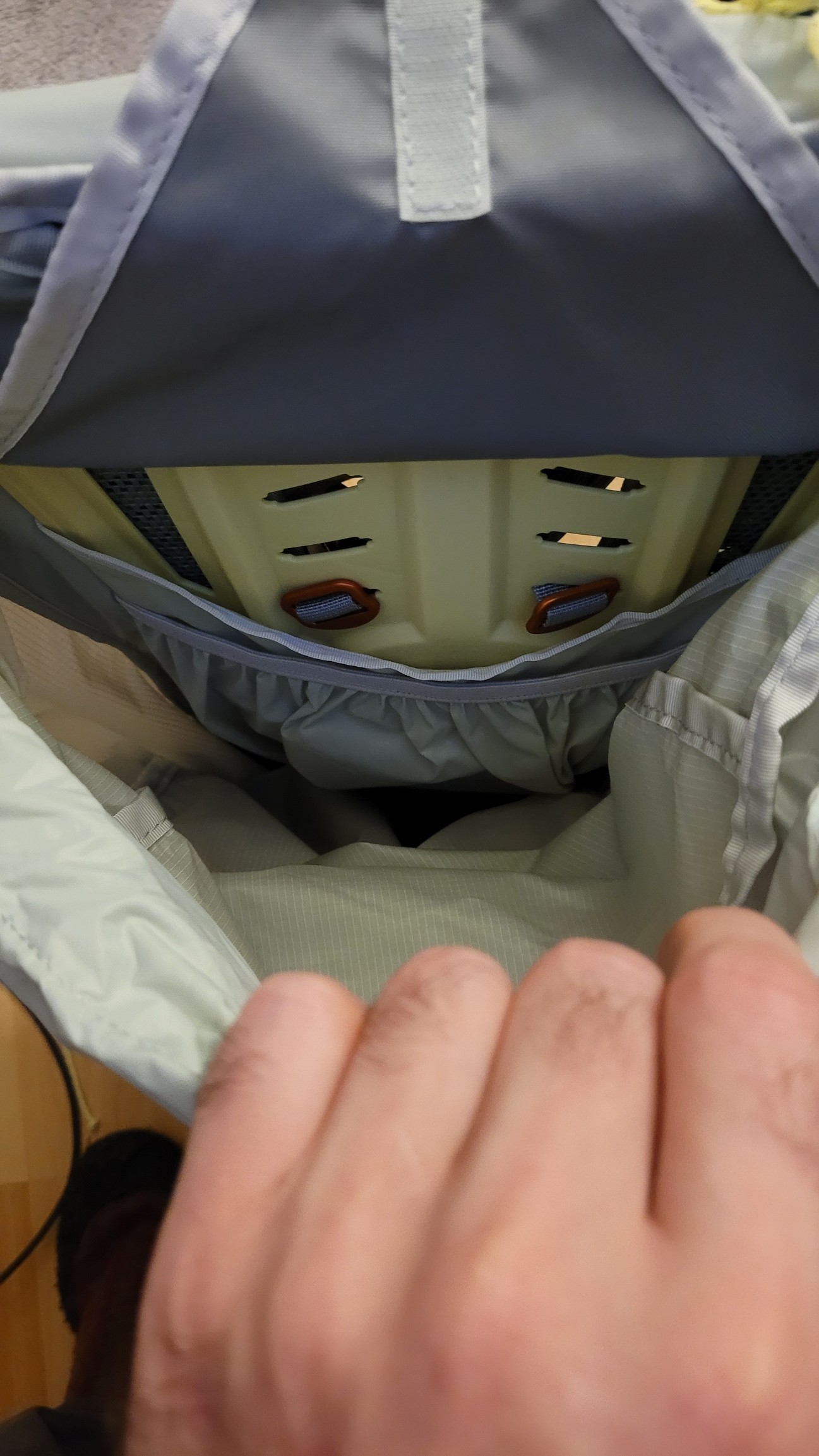 Der Blick ins Nichts - einziger Zugang zum Rucksack
