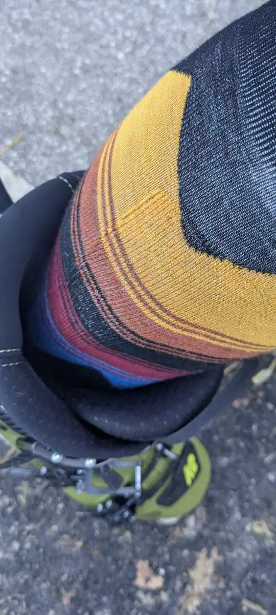 Man sieht die Polsterung am Schienbein 