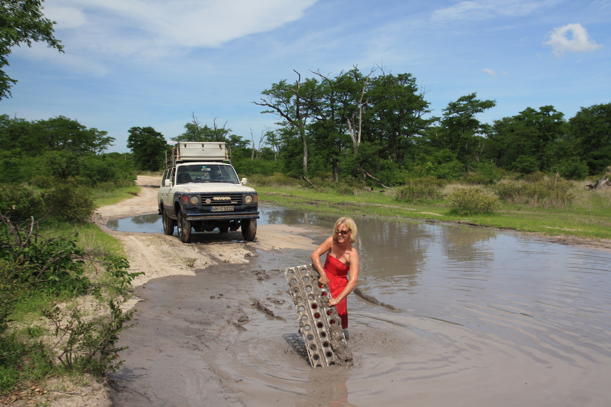 Astrid Därr bei Schlammschlacht in Botswana