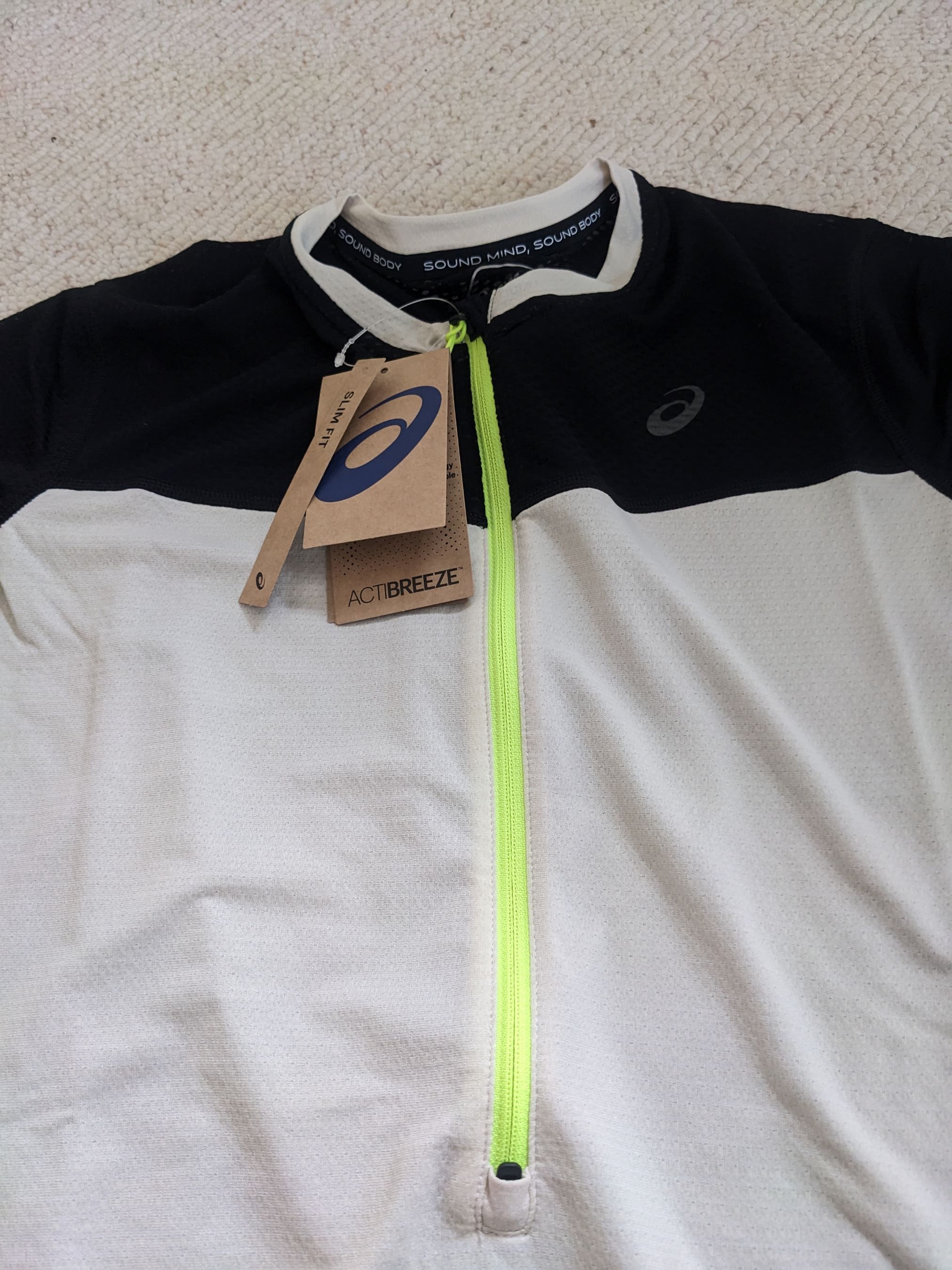 Shirt mit Label