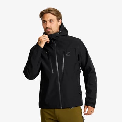 Der kompetente OUTSIDEstories-Test: REVOLUTION RACE Silence Proshell 3L Jacket  – unschlagbare Hardshell fü...