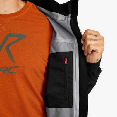 Der kompetente OUTSIDEstories-Test: REVOLUTION RACE Silence Proshell 3L Jacket  – unschlagbare Hardshell fü...