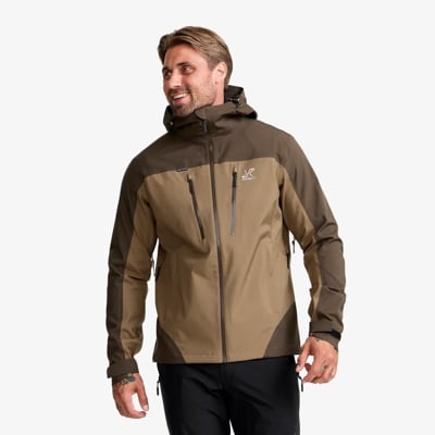 Der kompetente OUTSIDEstories-Test: REVOLUTION RACE Silence Proshell 3L Jacket  – unschlagbare Hardshell fü...