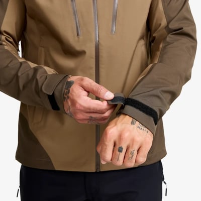 Der kompetente OUTSIDEstories-Test: REVOLUTION RACE Silence Proshell 3L Jacket  – unschlagbare Hardshell fü...