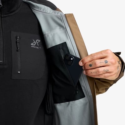 Der kompetente OUTSIDEstories-Test: REVOLUTION RACE Silence Proshell 3L Jacket  – unschlagbare Hardshell fü...