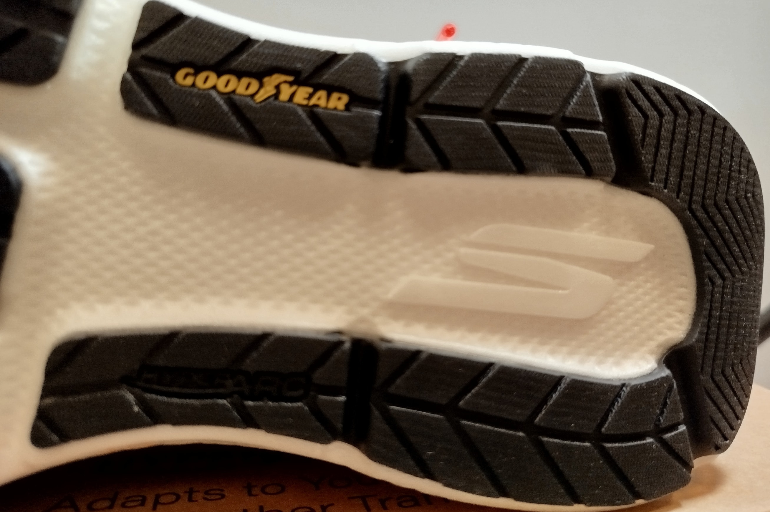 Skechers Go Run Max Road 6-21