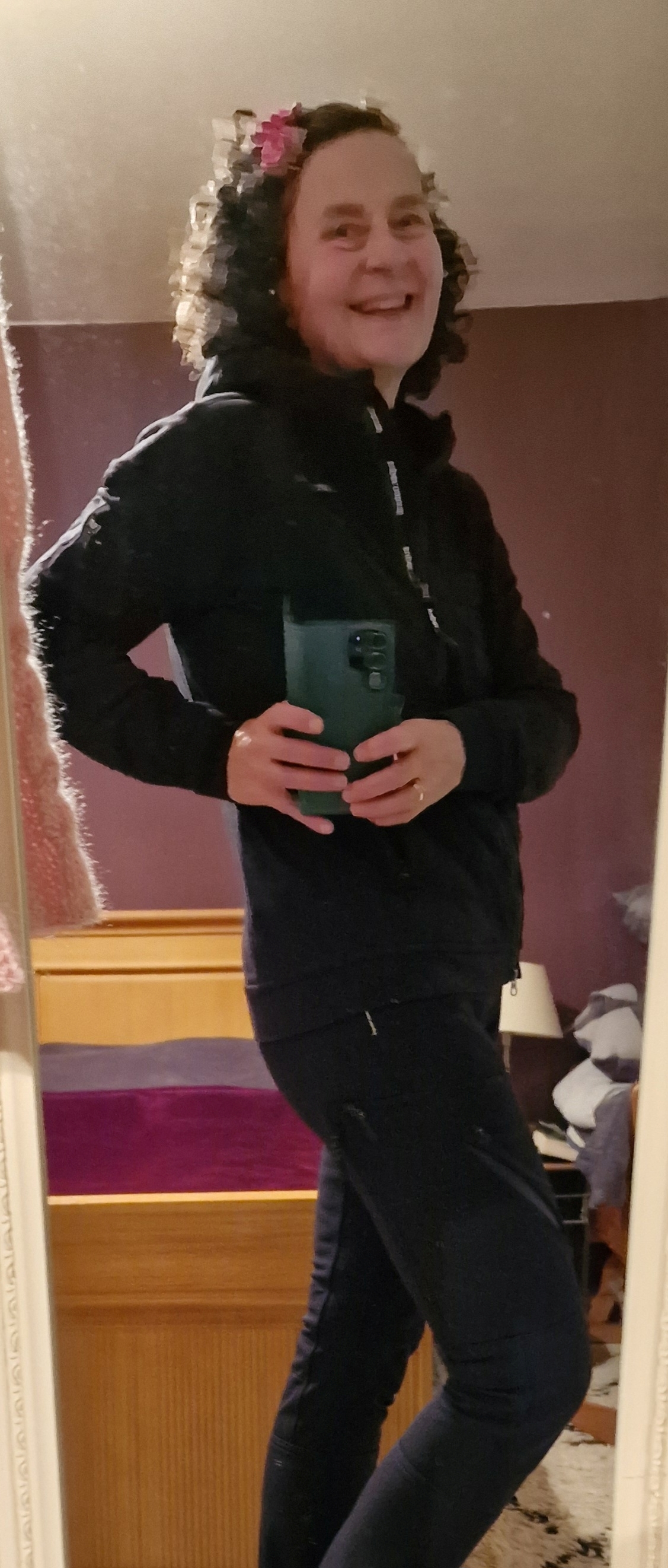 Die Supernatural Warm Up Jacke sitzt perfekt und das Material fühl sich angenehm weich an auf der Haut. Da juckt oder kratzt überhaupt nichts.