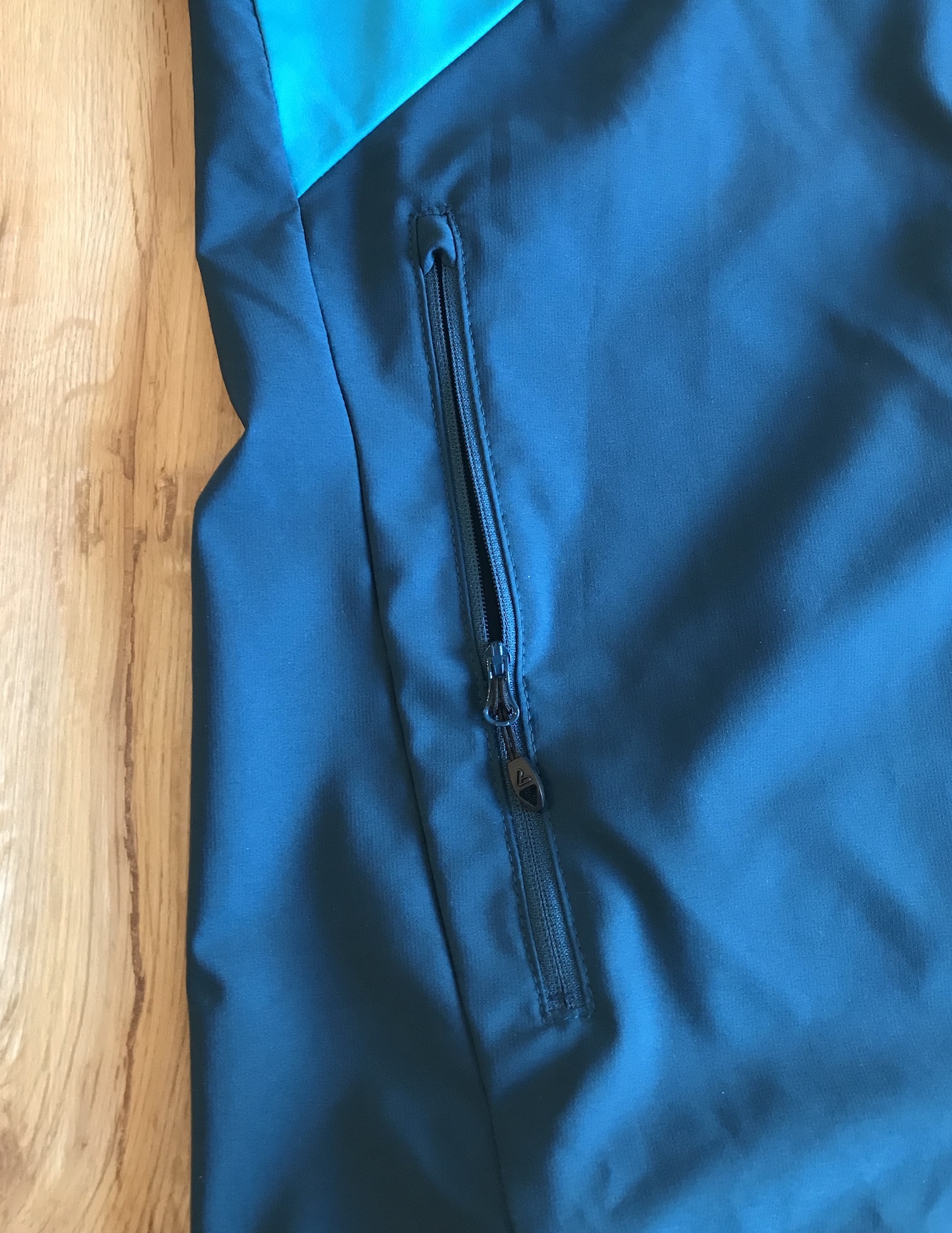 Loeffler Hooded Hybrid Jacket WS Light - Tasche