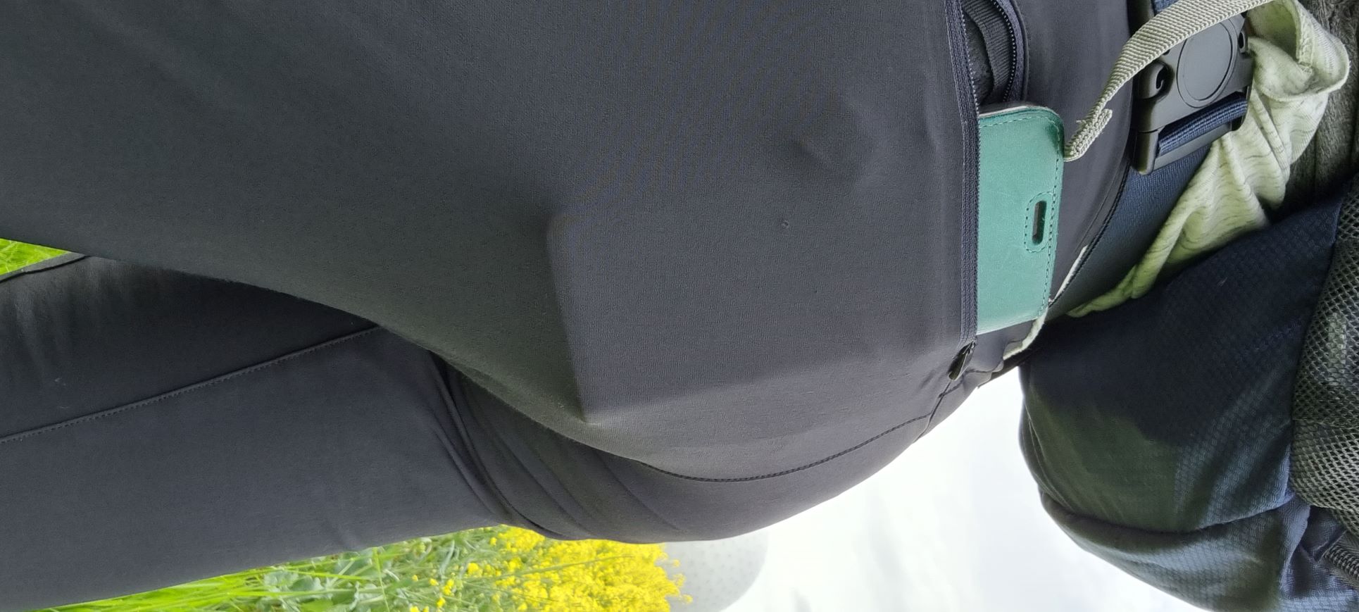 Gesäßtasche groß genug für das Mobil