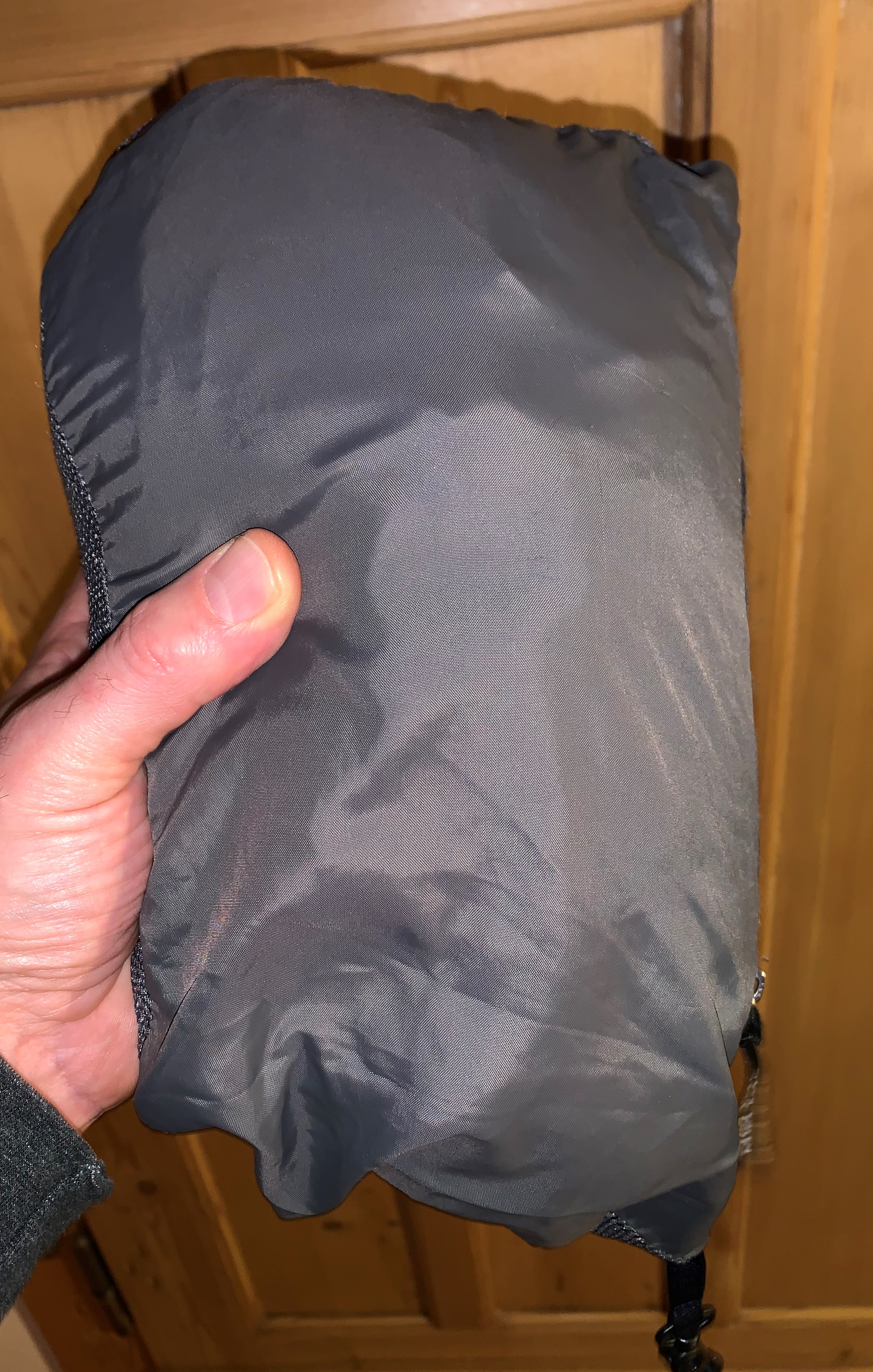 Die Escape wiegt knapp 600 g und lässt sich in der eigenen Jackentasche verpacken.