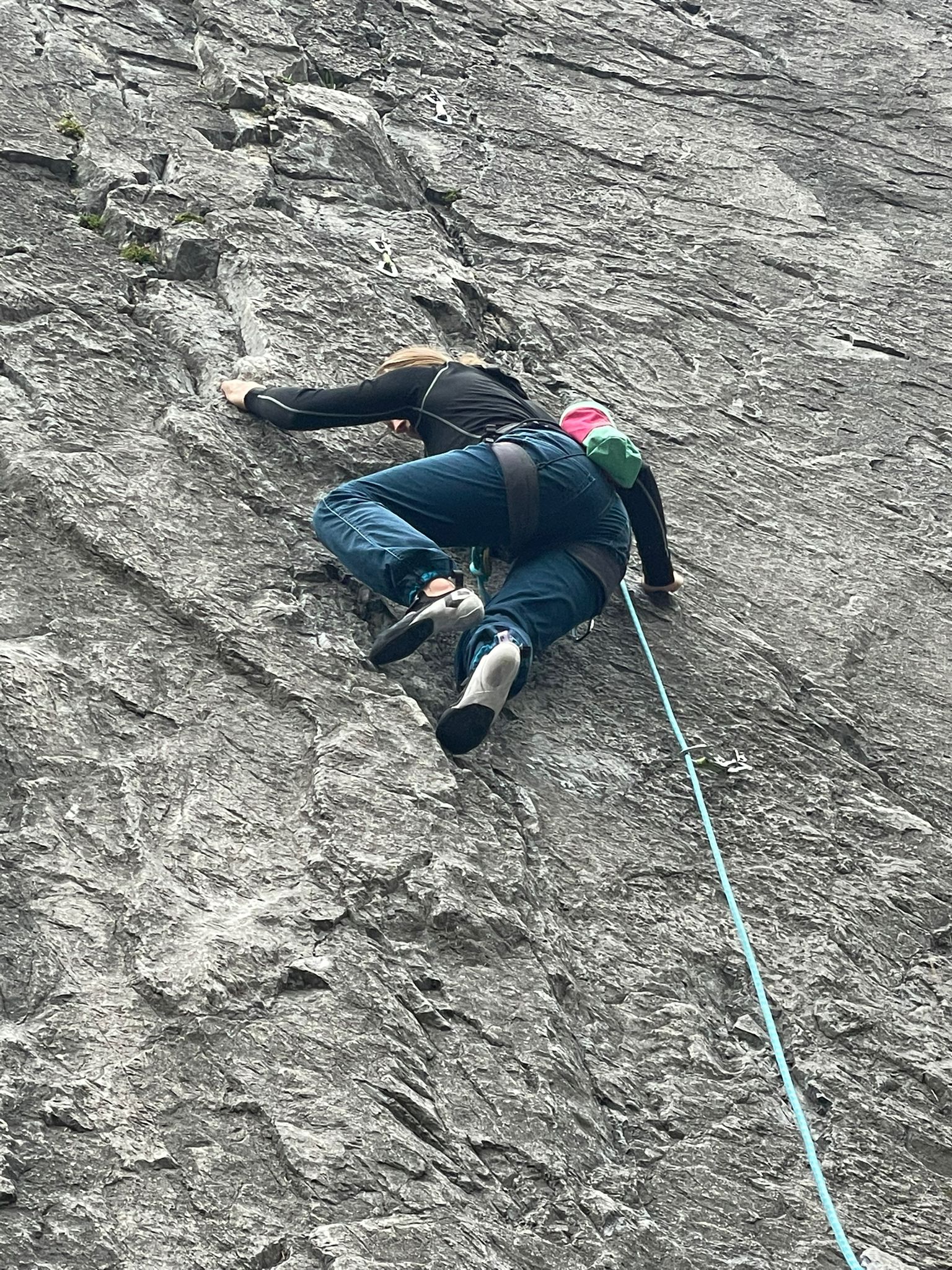 Schuhe beim Klettern