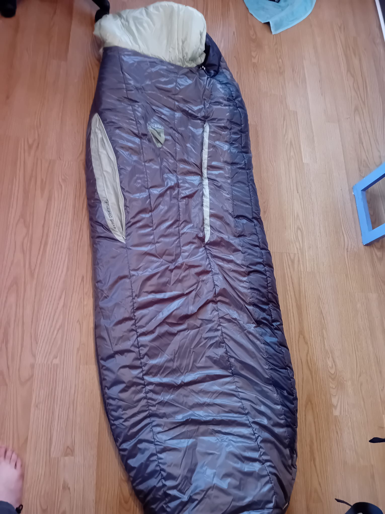 Schlafsack am Boden