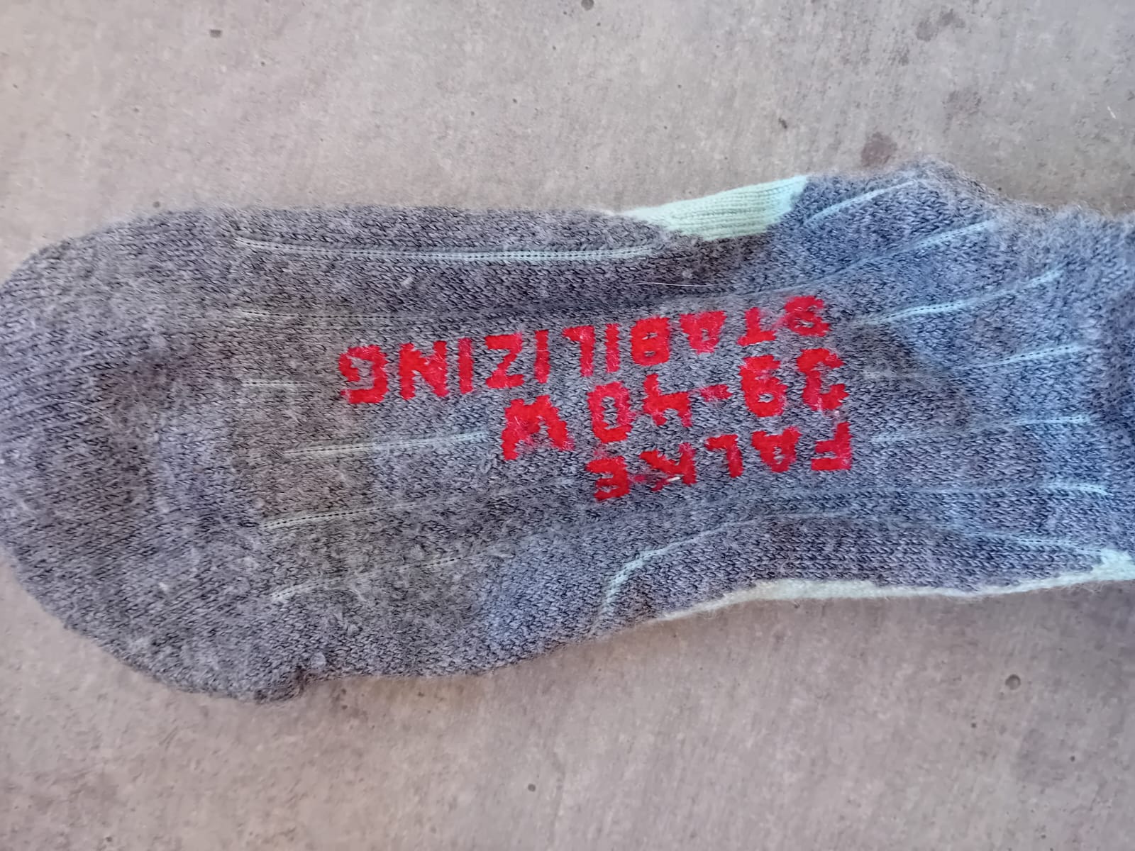 Luftschlitze auf unterseite der Socken