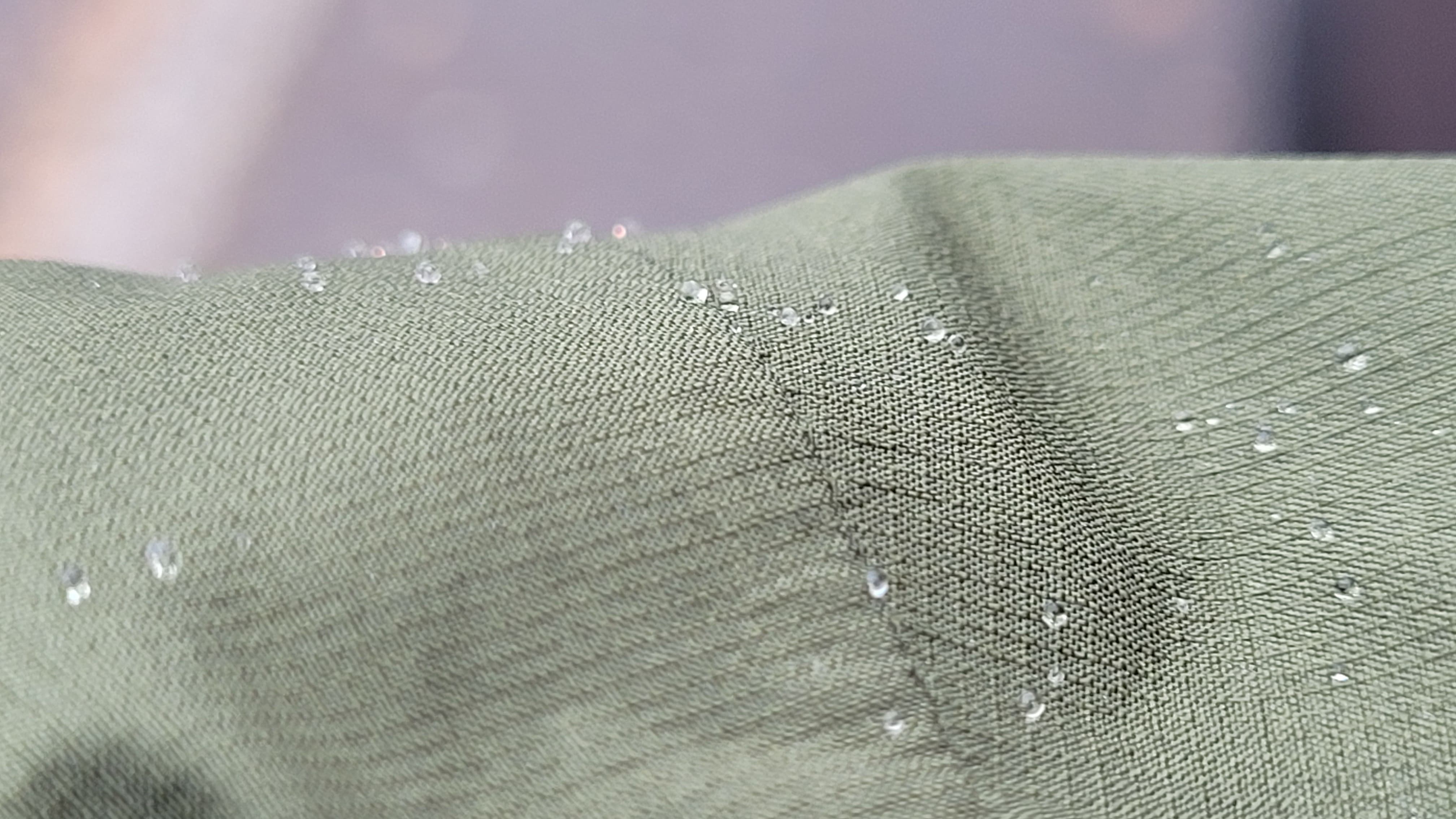 Wasser auf Jacke